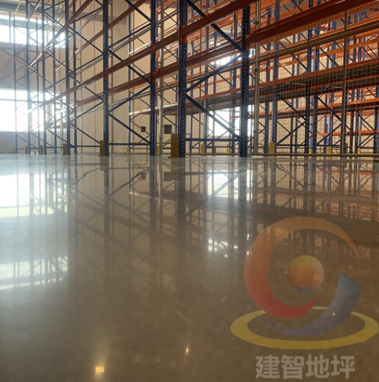 混凝土固化地坪和環(huán)氧地坪有什么區(qū)別？【建智地坪】為您分析